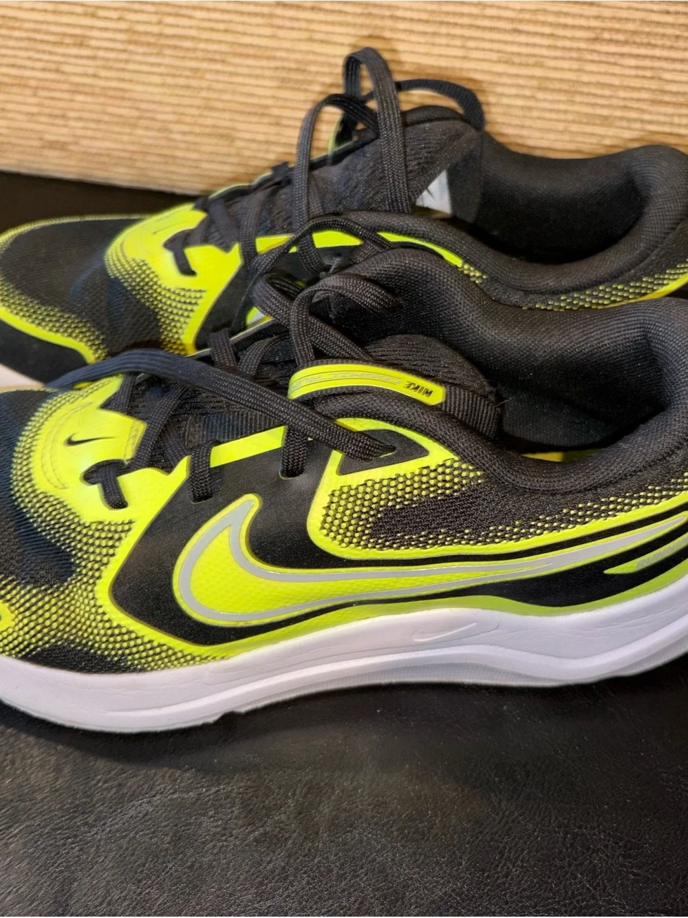 Nike Kids Black & Neon Green Athletic Sneakers 6.5Y
